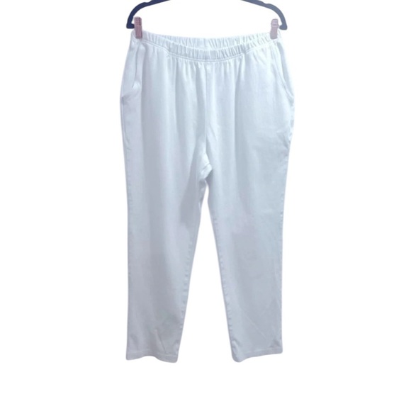 Women’s L.L. Bean white pull on pants in excellent like new condition - Picture 2 of 6